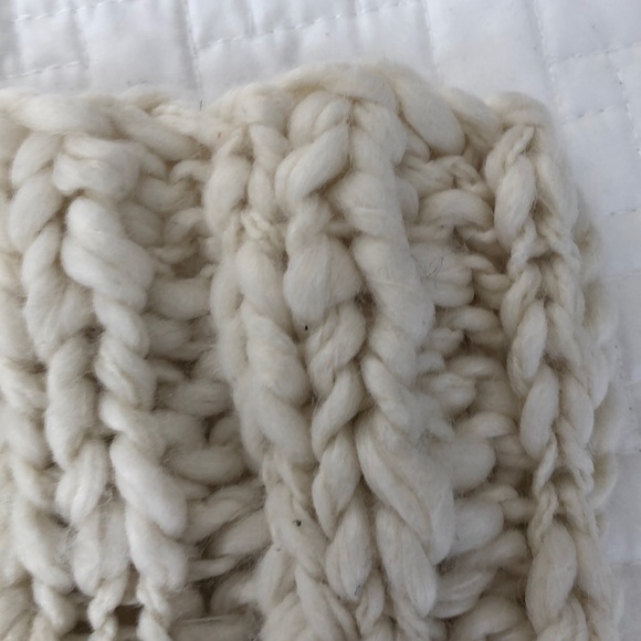 NWT American Eagle Warm, Lush Creamy Neck Cowl - Picture 3 of 5